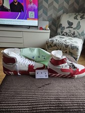 OFF-WHITE c/o VIRGIL ABLOH