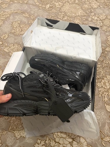 Off white right - off-white, be